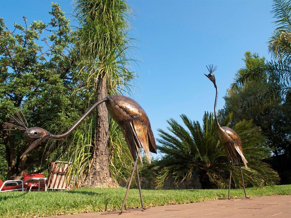 Claires Of Sandton Luxury Guest House Йоханнесбург Экстерьер фото