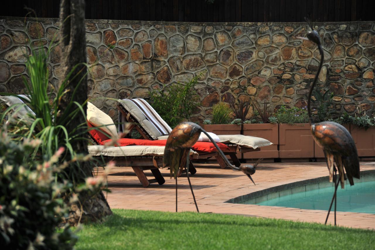 Claires Of Sandton Luxury Guest House Йоханнесбург Экстерьер фото