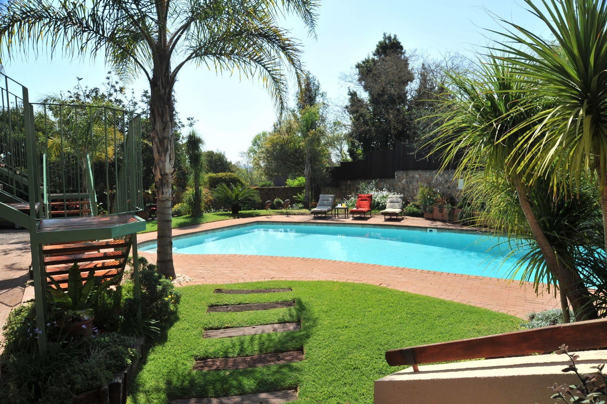 Claires Of Sandton Luxury Guest House Йоханнесбург Экстерьер фото