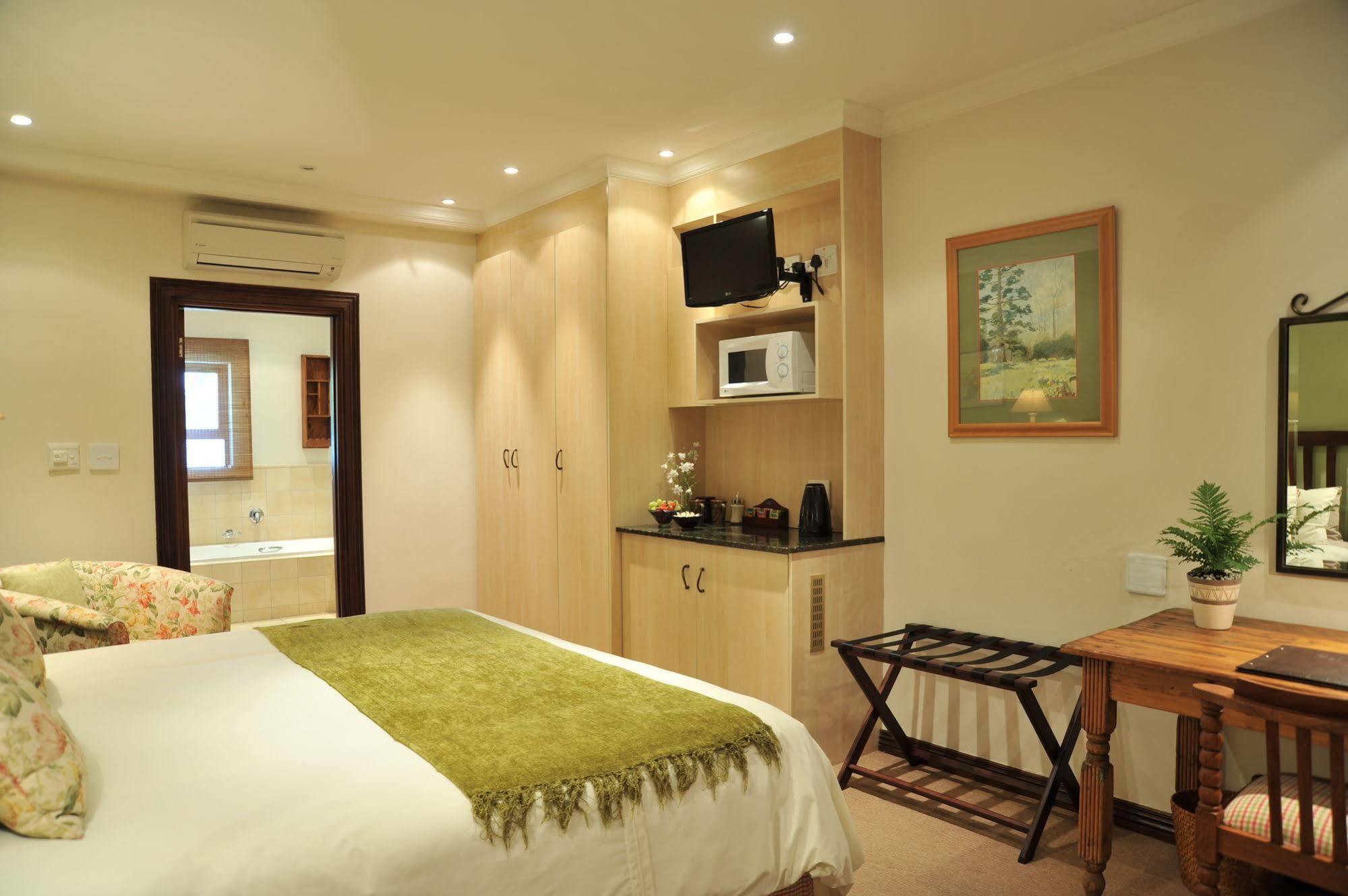 Claires Of Sandton Luxury Guest House Йоханнесбург Экстерьер фото