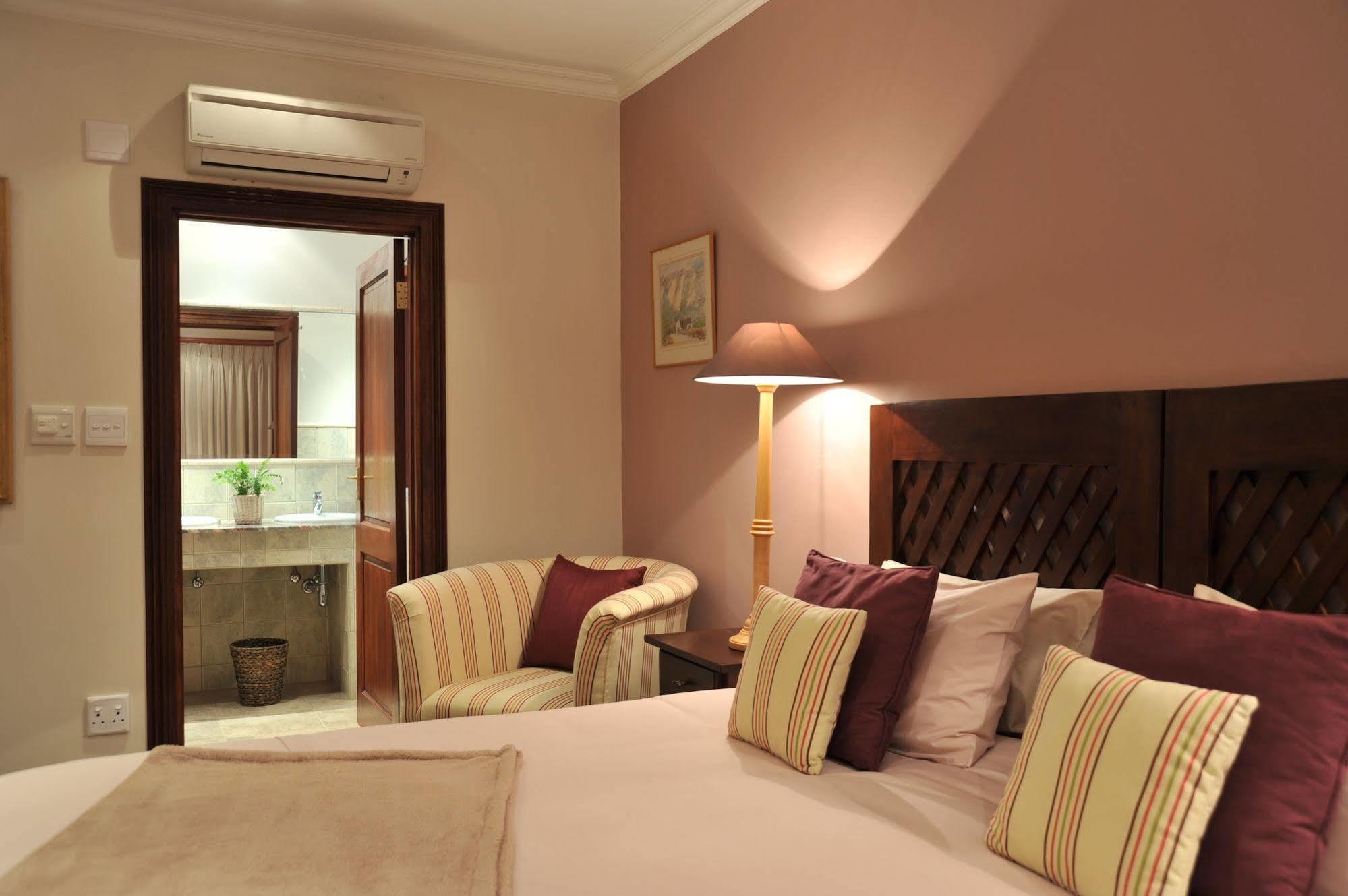 Claires Of Sandton Luxury Guest House Йоханнесбург Экстерьер фото