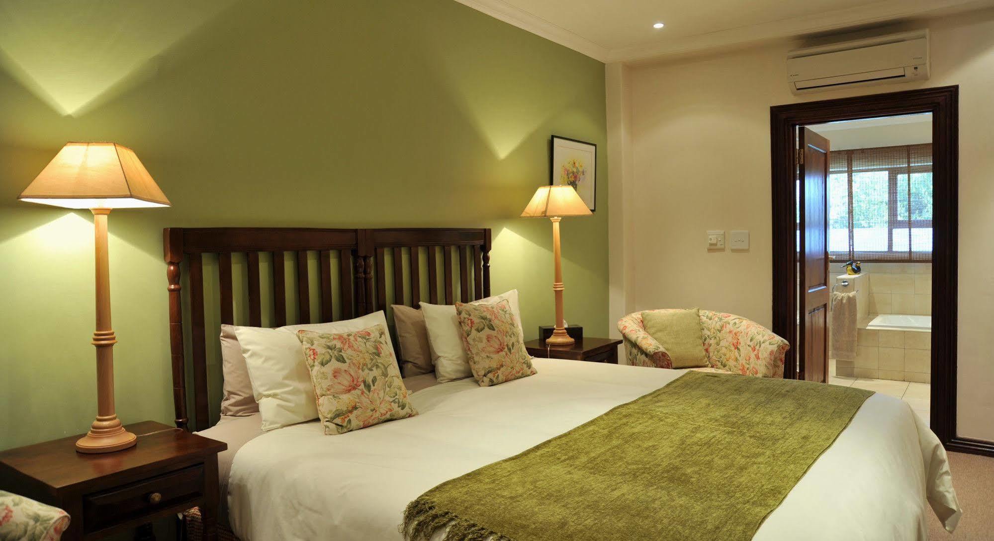 Claires Of Sandton Luxury Guest House Йоханнесбург Экстерьер фото